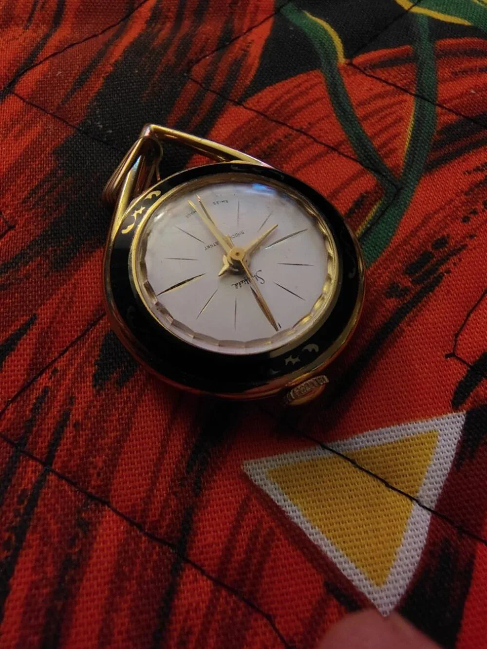 Vintage pendant watch   runs great  nice retro!!!
